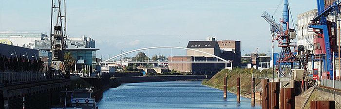 Heizungsbauer Installateur Neuss Hafen Rhein Brücke