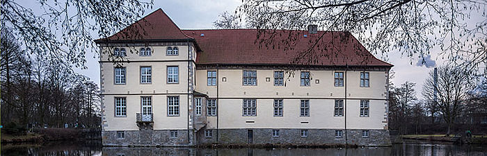 Hier qualifizierten Klempner in Herne finden Heizungsbauer Klempner Herne Schloss See Gebäude