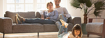 Heizfolie Heizfolie: Familie im Wohnzimmer