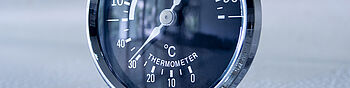 Nachtspeicherheizung einstellen: Thermometer und Hygrometer