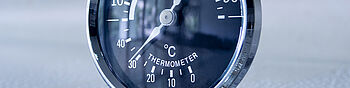 Nachtspeicherheizung einstellen: So gehen Sie vor Nachtspeicherheizung einstellen: Thermometer und Hygrometer