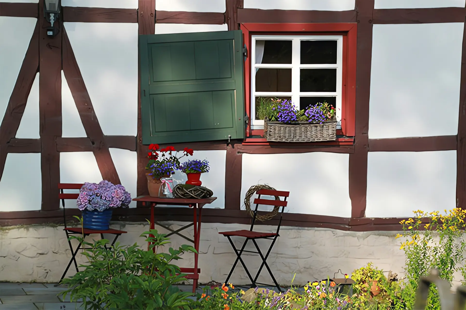 Energieausweis Denkmalschutz: Altes Fachwerkhaus mit kleinem Fenster