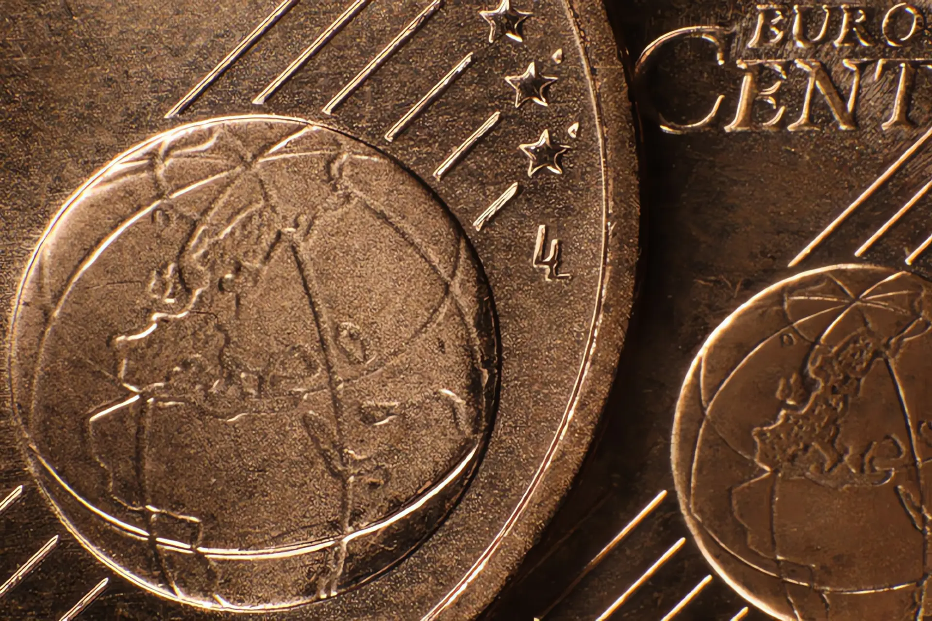 Energiepreise im Vergleich: Eurocent Münzen Nahaufnahme