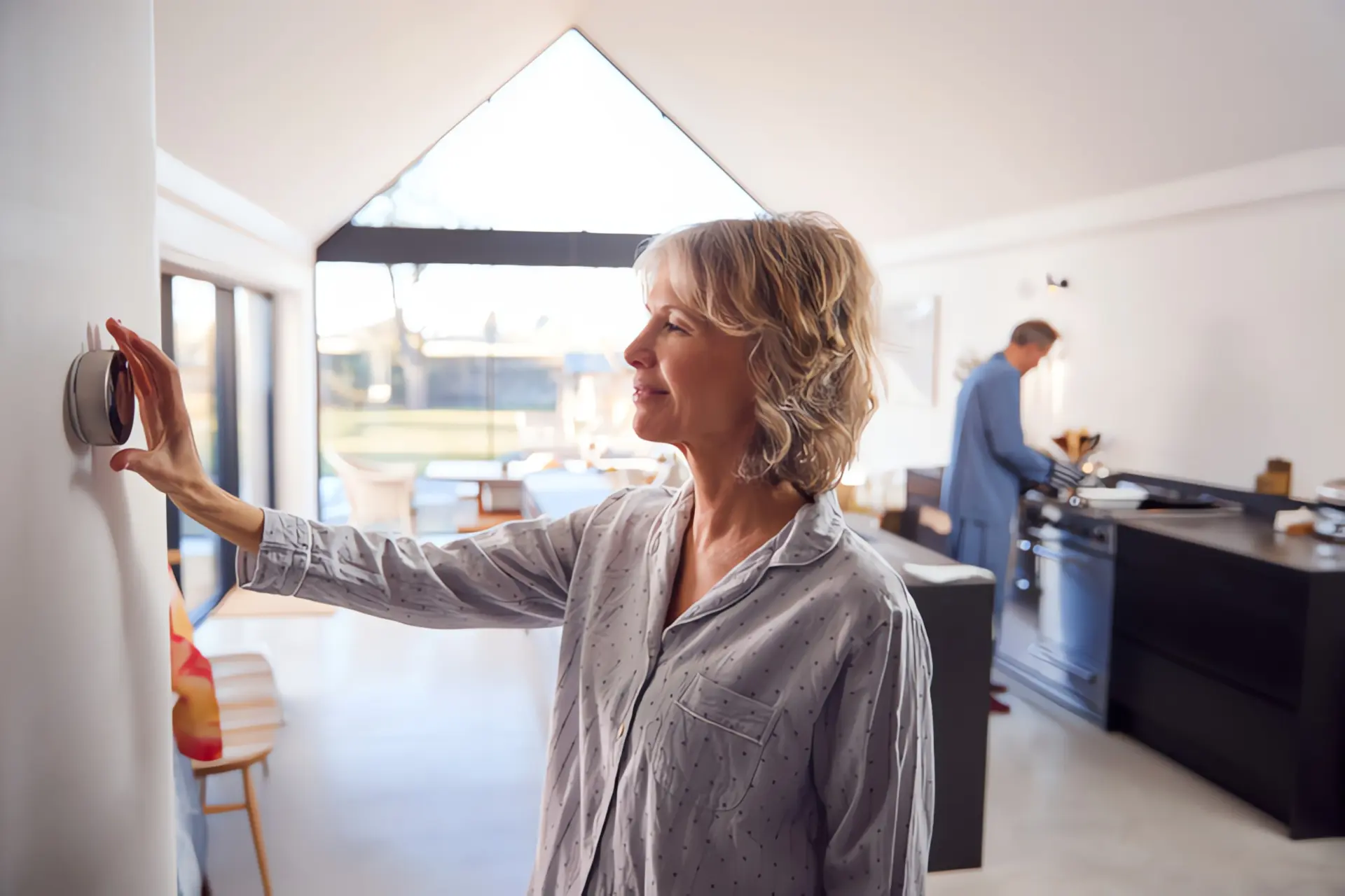 Heizsysteme: Frau und Mann im Haus