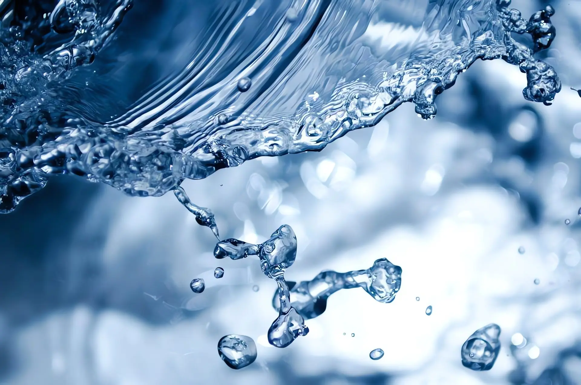 Heizungswasser nachfüllen: Wasser mit Tropfen