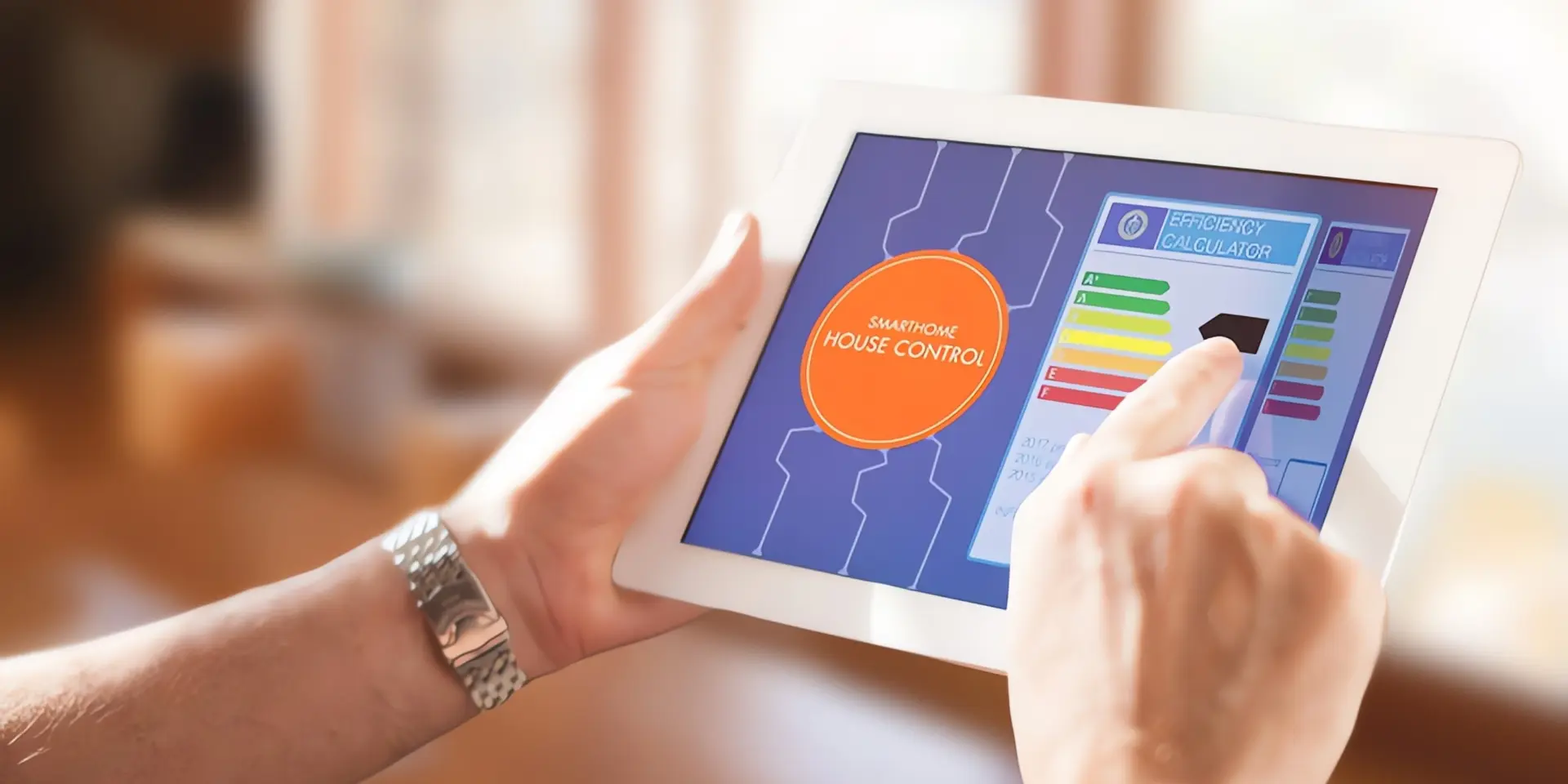JAZ Wärmepumpe: Mann bedient App auf Tablet