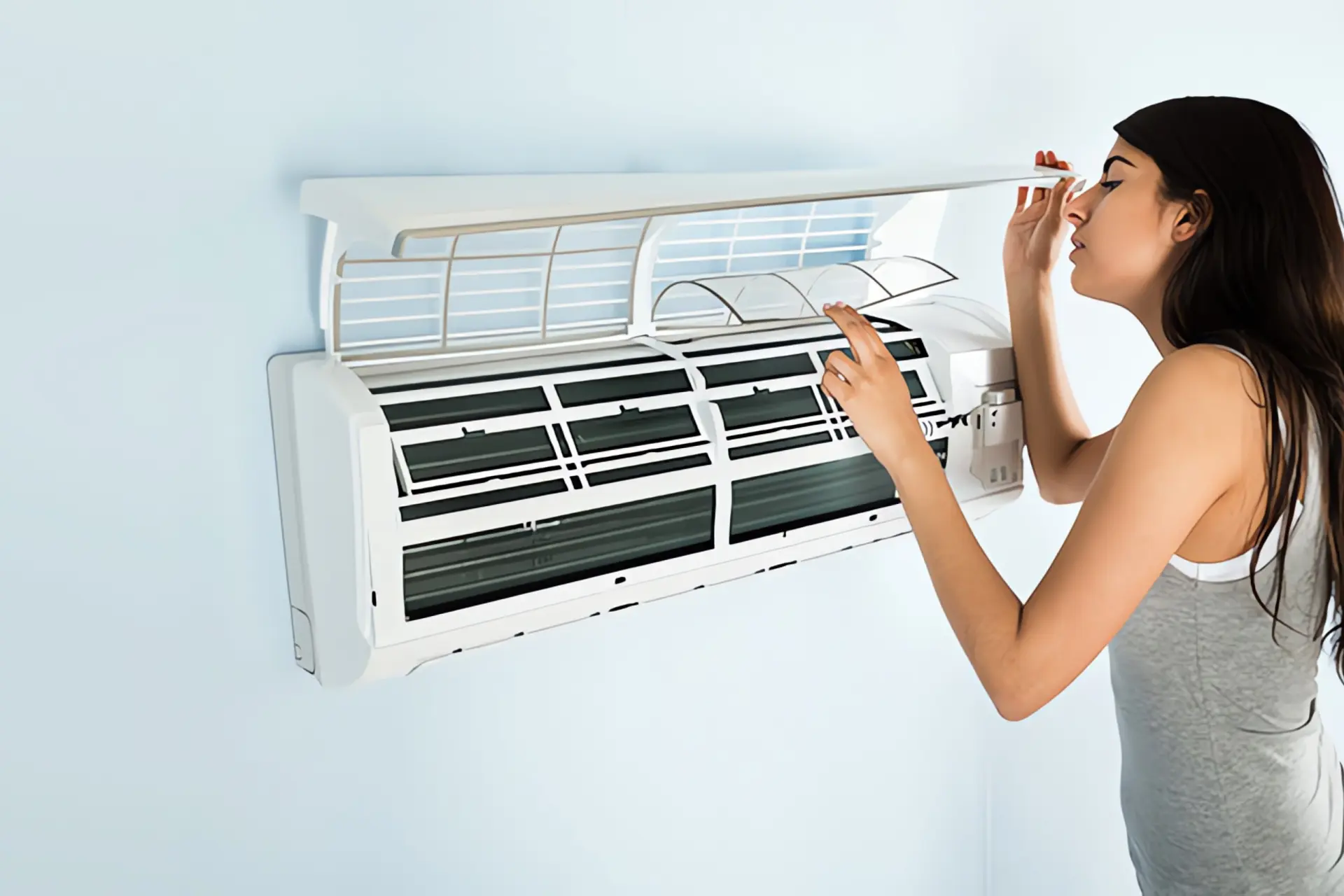Klimaanlage tropft: Frau kontrolliert Klimaanlage