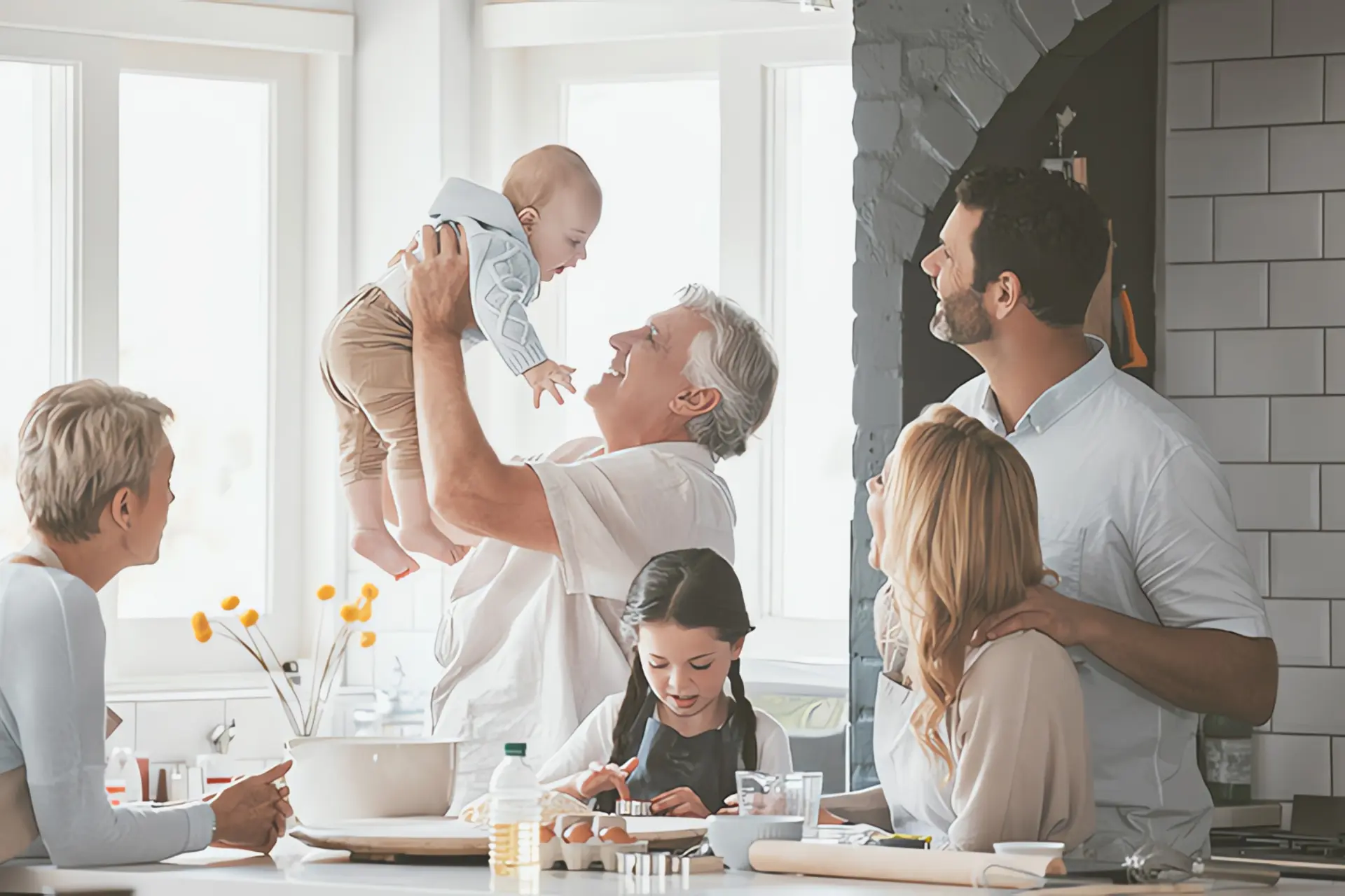 Familie in der Küche mit allen Generationen interagiert