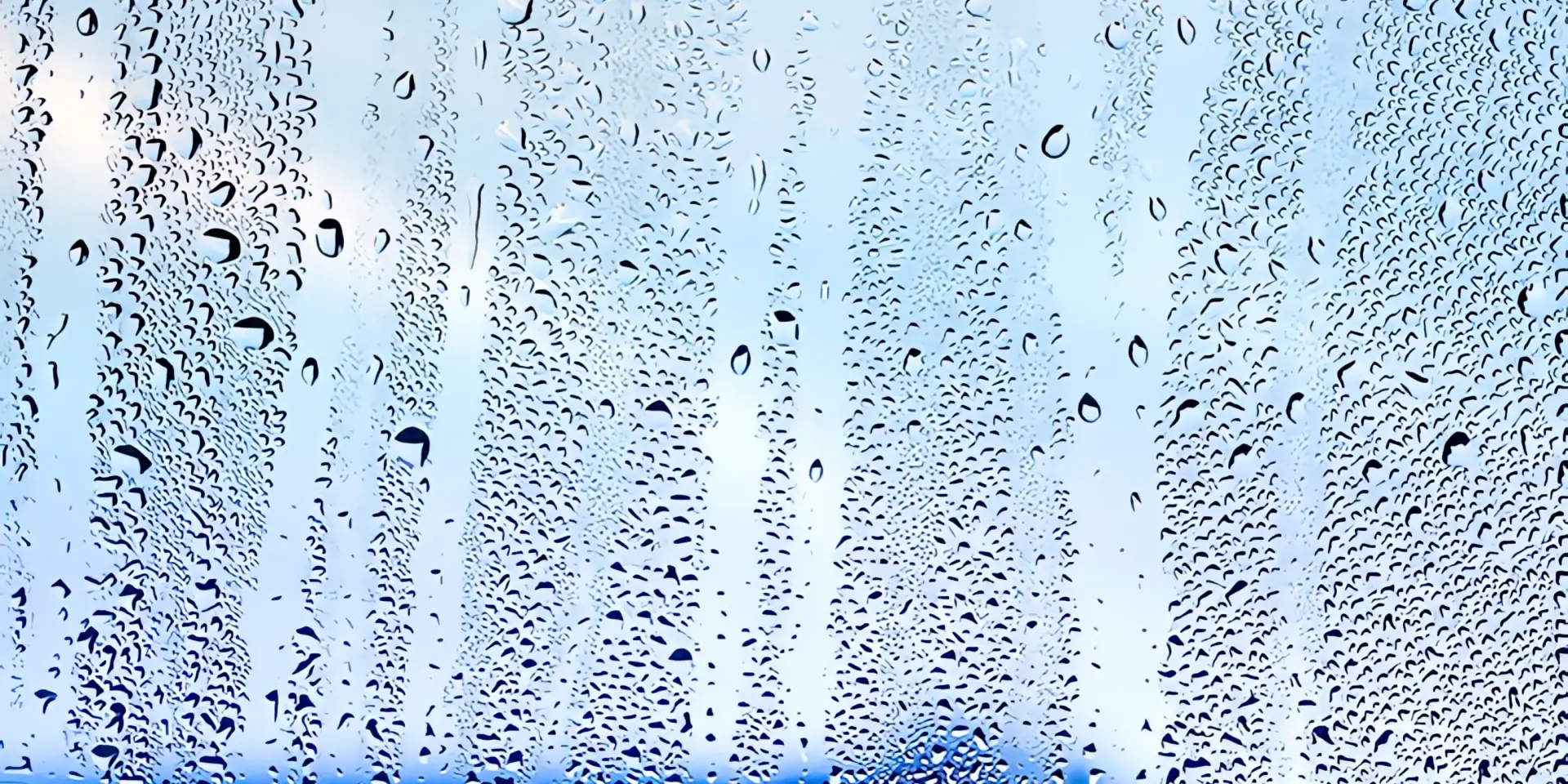 Luftfeuchtigkeit senken: Fenster mit Wasserstreifen