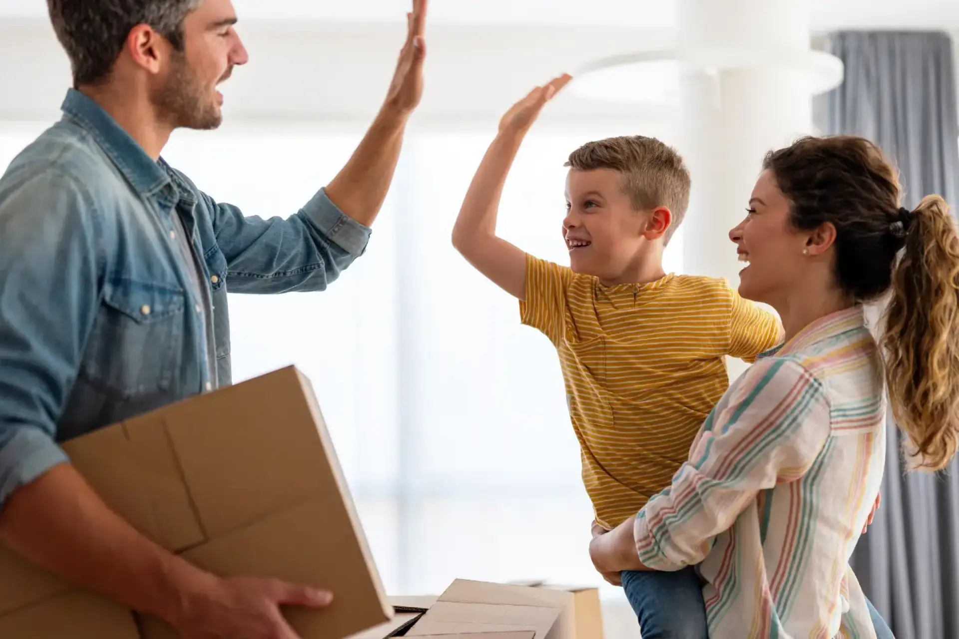 Waermepumpenkaskade: Lachende Familie