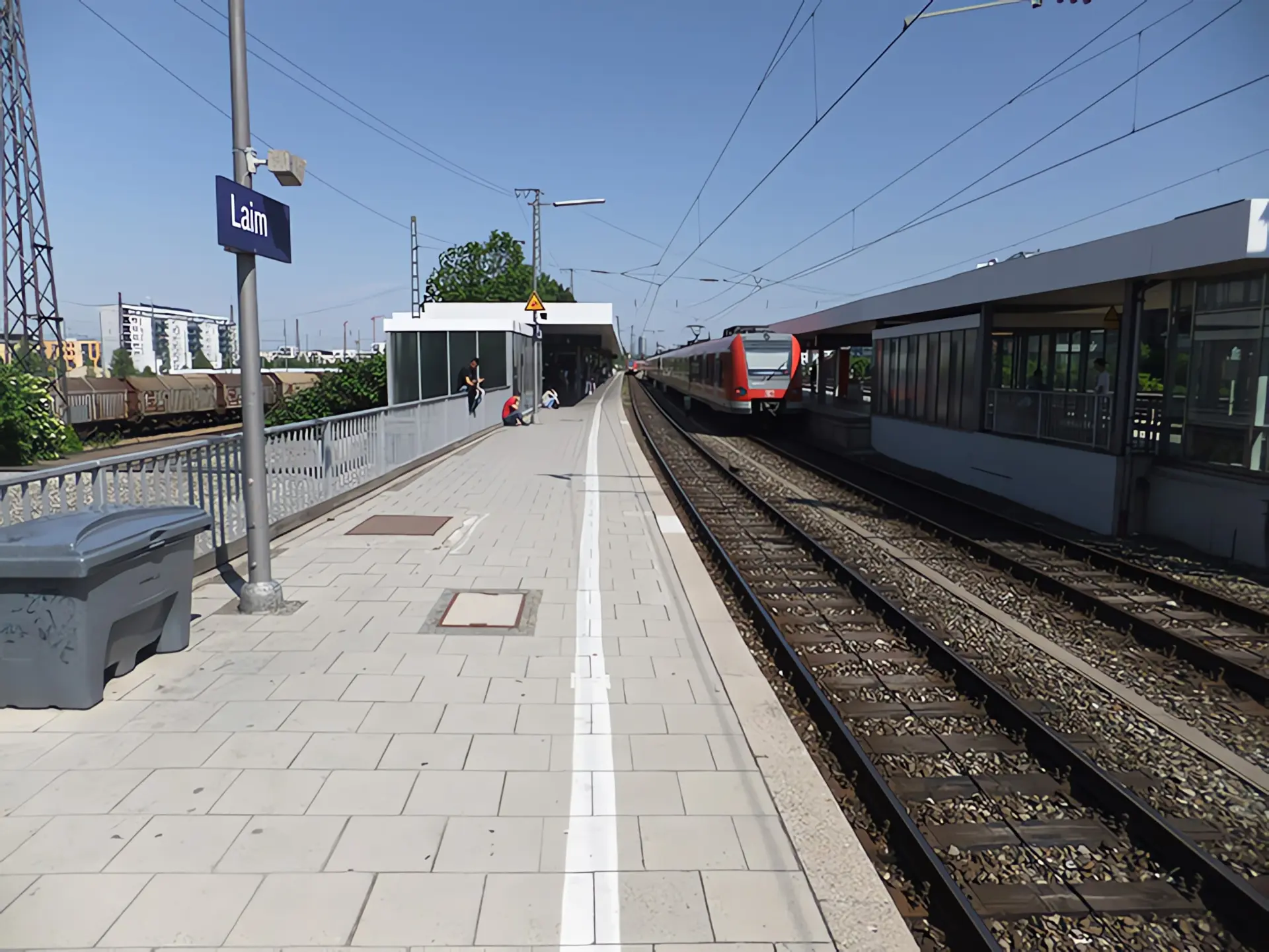 Installateur München Laim: Bahnhof Gleis Zug