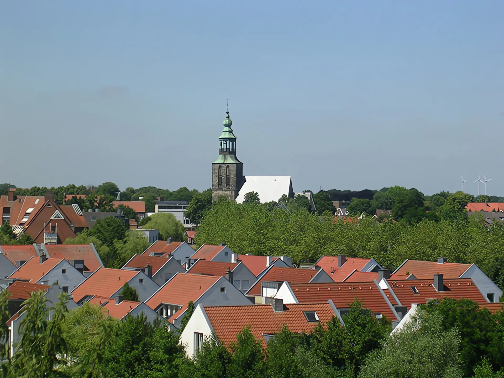 Klempner Nordhorn: Stadt Häuser Kirchturm Bäume
